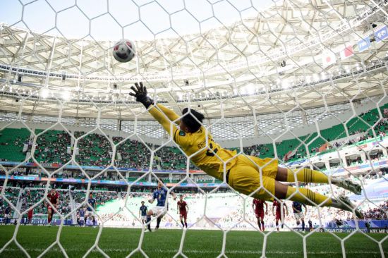 在进攻端创 在进攻端创