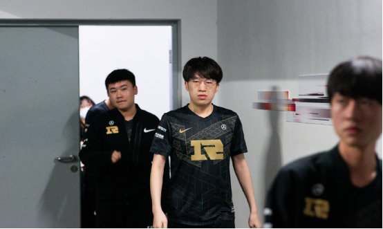 与运营安排 与运营安排